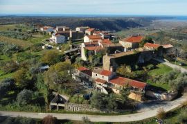 ISTRA, MOMJAN - Jedinstveno imanje na prekrasnoj lokaciji s pogledom, Buje, Famiglia