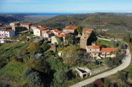 ISTRA, MOMJAN - Jedinstveno imanje na prekrasnoj lokaciji s pogledom, Buje, Famiglia