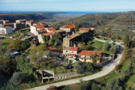 ISTRA, MOMJAN - Jedinstveno imanje na prekrasnoj lokaciji s pogledom, Buje, Famiglia