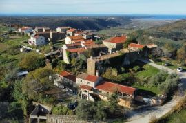 ISTRA, MOMJAN - Jedinstveno imanje na prekrasnoj lokaciji s pogledom, Buje, Famiglia