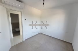 ISTRA - POREČ - 3SOBAN + DB STAN SA IZLAZOM NA VRT I POGLEDOM NA MORE!, Poreč, Appartment