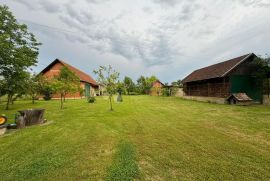 KUĆA SA 7 OBJEKATA, DESNO ŽELJEZNO, Martinska Ves, House