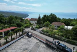 OPATIJA, POBRI-  održavana vila od 542m2 ogromnog potencijala s pogledom na more i okućnicom od 1200m2, Opatija - Okolica, Maison