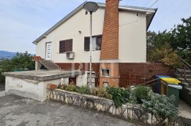 Kuća sa poslovnim prostorom 300 m2,garaža i okućnica, Čavle, House