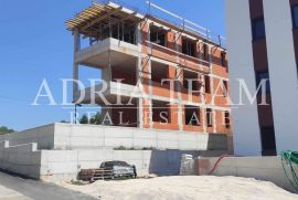 APARTMANI S POGLEDOM NA MORE. 150 m OD MORA, ZADAR - DIKLO, Zadar, شقة