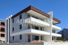 APARTMANI S POGLEDOM NA MORE. 150 m OD MORA, ZADAR - DIKLO, Zadar, Appartement