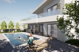 Tribunj vila s bazenom P+1 200m2, Tribunj, Kuća