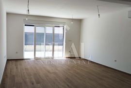 Stan 73,40m2 2S+DB+terasa 20m2 + vrt 46m2, Šibenik - Okolica, شقة