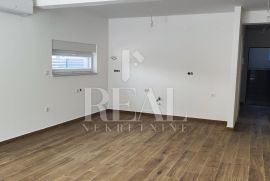 Stan 73,40m2 2S+DB+terasa 20m2 + vrt 46m2, Šibenik - Okolica, شقة