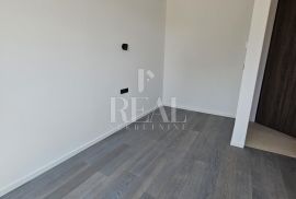 Krk, 2S+DB od 86 m2 u modernoj urbanoj vili na atraktivnoj lokaciji, Krk, Apartamento