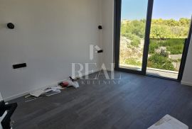 Krk, 2S+DB od 86 m2 u modernoj urbanoj vili na atraktivnoj lokaciji, Krk, Apartamento