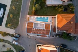 NIN - NOVO villa s bazenom prvi red do mora! Novogradnja! 1.600.000 €, Nin, Дом