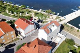 NIN - NOVO villa s bazenom prvi red do mora! Novogradnja! 1.600.000 €, Nin, Дом