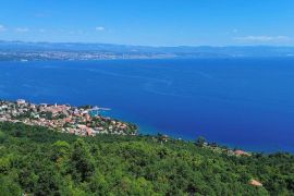 LOVRAN - okolica, zemljište s pogledom na more i građevinskom dozvolom za vilu, Lovran, Tierra