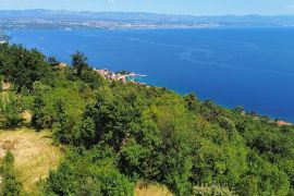 LOVRAN - okolica, zemljište s pogledom na more i građevinskom dozvolom za vilu, Lovran, Terrain