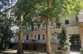 Izvanredno lep salonac u centru Zemuna sa pogledom na park, Zemun, Apartamento