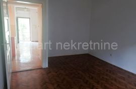 Izvanredno lep salonac u centru Zemuna sa pogledom na park, Zemun, Apartamento