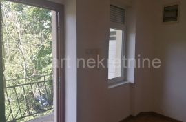 Izvanredno lep salonac u centru Zemuna sa pogledom na park, Zemun, Apartamento