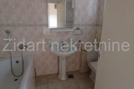 Izvanredno lep salonac u centru Zemuna sa pogledom na park, Zemun, Apartamento