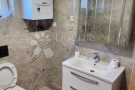 Novouređeni trosobni stan sa natkrivenom garažom, Krapina - Okolica, Apartamento