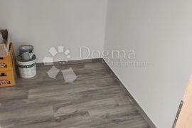 Novouređeni trosobni stan sa natkrivenom garažom, Krapina - Okolica, Appartement