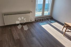 Novouređeni trosobni stan sa natkrivenom garažom, Krapina - Okolica, Apartamento