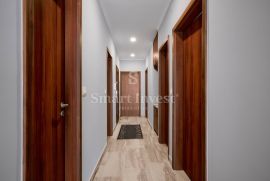 OPATIJA, stan 3S+DB s pogledom na more u novogradnji s bazenom, Opatija, Appartamento