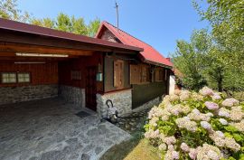 Izvor rijeke Kupe, dvije kuće za prodaju, Delnice, House