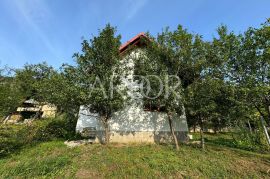 Izvor rijeke Kupe, dvije kuće za prodaju, Delnice, Kuća