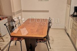 Prostrani apartman 79.36m² u centru Crikvenice!, Crikvenica, Διαμέρισμα