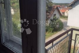 Centar Topuskog, kuća s 2 stana i garažom, Topusko, Maison