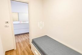 Pula, stan u novogradnji blizu plaže!, Apartamento