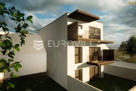 Osijek, Donji grad, urbana vila, stan 90 m2, 2.kat na odličnoj lokaciji, Osijek, Appartamento