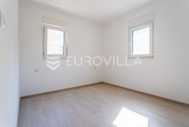 Makarska, moderan trosoban stan s prostranom terasom NKP 89, 20 m2, Makarska, Apartamento