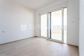 Makarska, moderan trosoban stan s prostranom terasom NKP 89, 20 m2, Makarska, Appartment