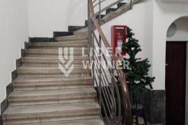 Prostran salonski stan u odlično održavanoj zgradi. ID#129281, Stari Grad, Apartamento