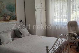 Renoviran stan u Zemunu, 70m2, 3.5, Zemun, Flat