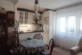 Renoviran stan u Zemunu, 70m2, 3.5, Zemun, Wohnung