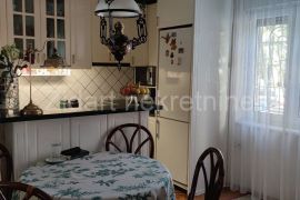 Renoviran stan u Zemunu, 70m2, 3.5, Zemun, Wohnung