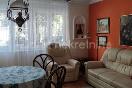 Renoviran stan u Zemunu, 70m2, 3.5, Zemun, شقة