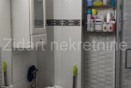 Renoviran stan u Zemunu, 70m2, 3.5, Zemun, Wohnung