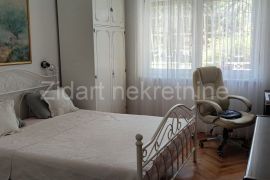 Renoviran stan u Zemunu, 70m2, 3.5, Zemun, Stan