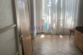 Stan Pećine - 3SKL - za potpunu renovaciju, Rijeka, Appartment