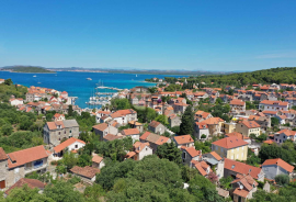 Renovirana kamena kuća na otoku Zlarinu, Šibenik - Okolica, Haus