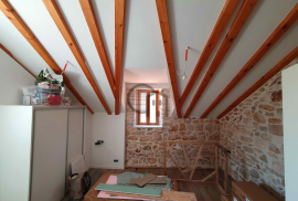 Renovirana kamena kuća na otoku Zlarinu, Šibenik - Okolica, Casa