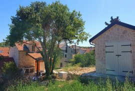 Renovirana kamena kuća na otoku Zlarinu, Šibenik - Okolica, Kuća