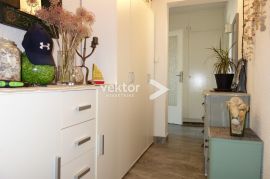 Donji Zamet, preuređen 2-soban sa lođom, pogled na more, Rijeka, Appartement