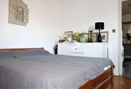 Donji Zamet, preuređen 2-soban sa lođom, pogled na more, Rijeka, Appartement