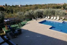 Vila Prodaje se prekrasna vila sa bazenom u Banjolama, Medulin, Ev
