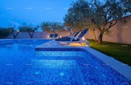 Vila Prodaje se prekrasna vila sa bazenom u Banjolama, Medulin, Casa